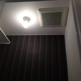 空室マンションでのトイレの天井換気扇の交換工事　札幌市豊平区
