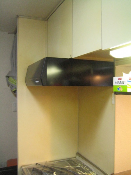 キッチンパネル貼り替えで、真っ白な清潔キッチンに！ 札幌市 浴室 お風呂 洗面 水廻りのリフォーム 札幌 キッチンワークス