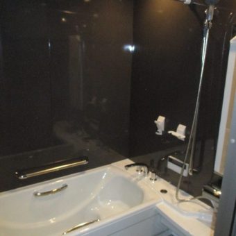 『インペリオ』鋳物ホーロー浴槽で半身浴を楽しむバスライフ！　札幌市