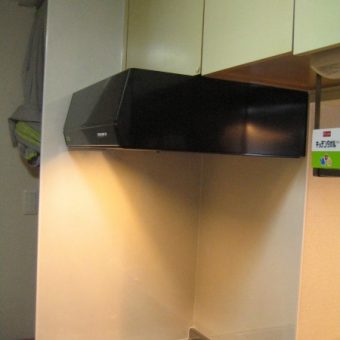 キッチンパネル貼り替えで、真っ白な清潔キッチンに！　札幌市