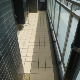 LIXILのバルコニー用ユニットタイル『セライージー』で明るく開放的に! 札幌市