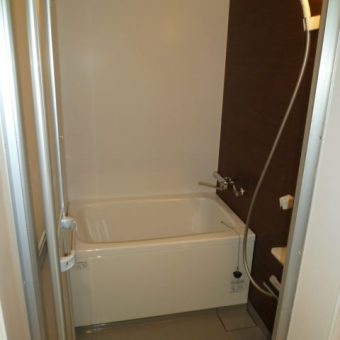 タイル壁の狭小スペース浴室を拡張しユニットバスへ　札幌市西区
