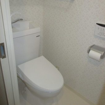 トイレを快適リフォーム、オーダー吊戸棚で収納もプラス！札幌市