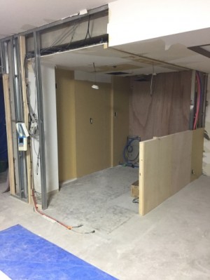 キッチン施工中　間仕切り壁造作