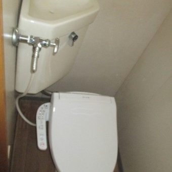 トイレに温水洗浄便座、押し入れにステンレスパイプで快適プラス！札幌市