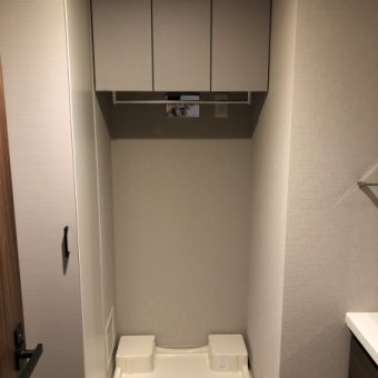 洗濯機上のデッドスペースをオーダー吊戸棚設置で有効活用！札幌市