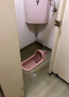 施工前・和式トイレ右側