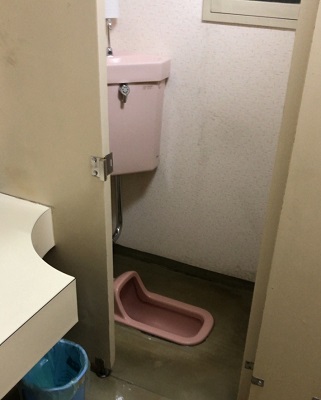 施工前・和式トイレ左側