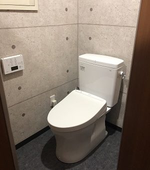 テナントビルのトイレを和式から洋式に交換　お手入れしやすいトイレへ　札幌市［男子トイレ編］