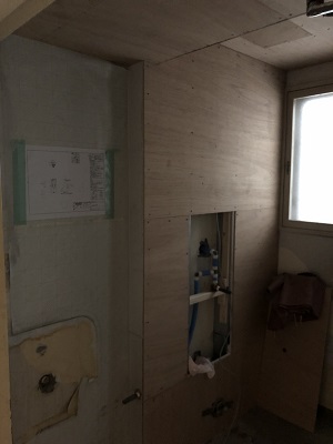 施工中　トイレ壁　下地