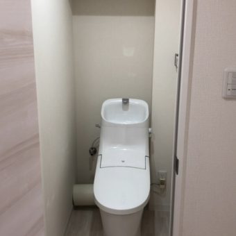 コンパクト設計の一体型トイレで狭いスペースでもスッキリ！札幌市マンション