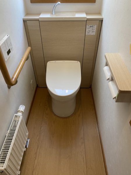 TOTO『レストパル』キャビネット付トイレですっきりと快適な空間へ！札幌市戸建 | 浴室 お風呂 洗面 水廻りのリフォーム | 札幌 キッチンワークス