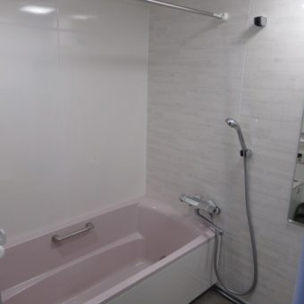 タカラスタンダード『伸びの美浴室』でお掃除しやすいポップな印象の浴室へ！札幌市マンション