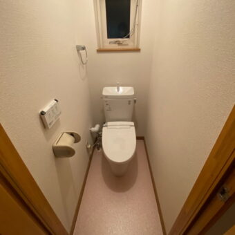 シンプルで使いやすい、アクアセラミックでキレイが続くトイレへリフォーム！北広島市戸建