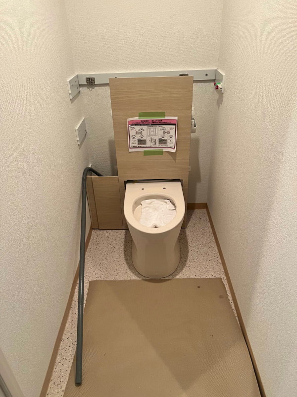 3トイレ施工中