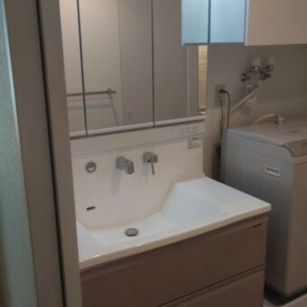 湿気に強いタカラホーロー洗面台『エリーナ』でいつまでもキレイな空間へ！札幌市マンション