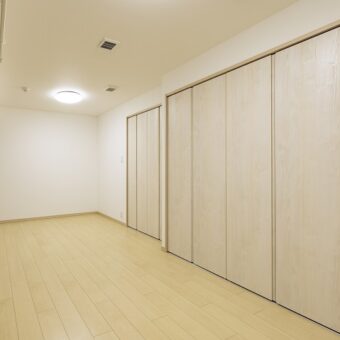 間仕切り壁を撤去し和室と洋室を繋げて広々とした寝室へ 札幌市マンション