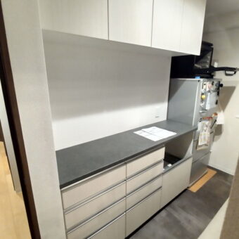 使いやすさにも見た目にもこだわった、オーダー食器棚新規設置！札幌市マンション