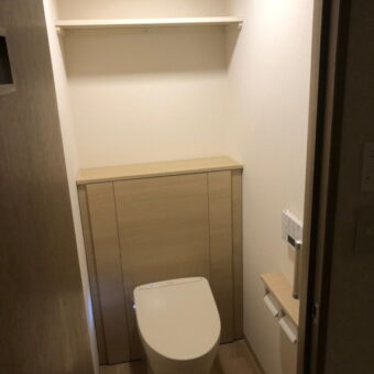 トイレ用品も片づけられるからトイレがすっきり、TOTO『レストパル』へリフォーム！札幌市マンション