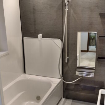 ホーロークリーン浴室パネルで、お掃除ラクラクでずっときれいが続く！札幌市戸建
