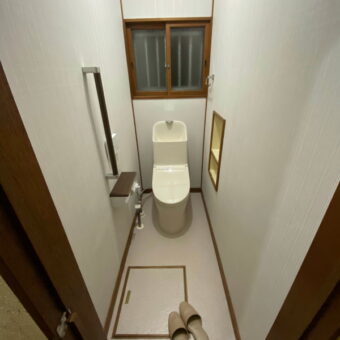 トイレまるごとリフォーム、棚板収納はオーダー吊戸棚へ！札幌市戸建