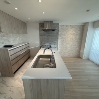 フラット対面タイプで、リビングと一体感ある開放的なキッチン空間へ!札幌市マンション