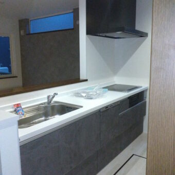 デザイン性とコストパフォーマンスを備えたハウステックシステムキッチン『クルート』で快適に!札幌市戸建