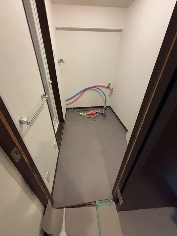 4洗面施工中2