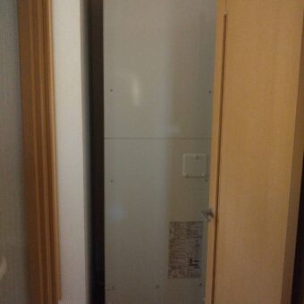 2階設置電気温水器、コロナ製角型フルオート460Lスリムタイプへ交換リフォーム!札幌市戸建