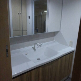 タカラスタンダード木製洗面化粧台『リジャスト』でシンプルスタイリッシュな空間へ！札幌市マンション