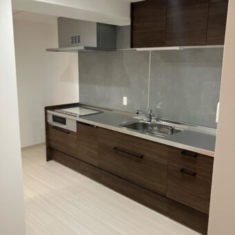 クリナップシステムキッチン『ラクエラ』、シャープですっきりとした空間へ！札幌市マンション