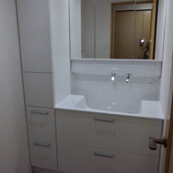 TOTO洗面化粧台『オクターブライト』、シャープなフォルムでスタイリッシュ空間演出!札幌市マンション