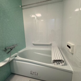 TOTOマンションリモデルバスルーム『WYシリーズ』、アクセントパネル“ティンバーグリーン”で爽快感演出!お風呂(浴室・ユニットバス)リフォーム 札幌市マンション