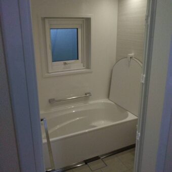 タカラ『グランスパ』で清潔感と機能美が調和したホワイト基調の清潔バスルームへ!お風呂(浴室・ユニットバス)リフォーム 札幌市戸建