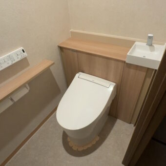 LIXIL(INAX)キャビネット付トイレ『Jフィット』で見た目すっきり空間へ!札幌市マンション