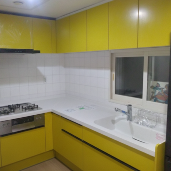 LIXIL（リクシル）『シエラＳ』明るい“ソリッドイエロー”の扉カラーでポジティブモダンなキッチンへ！札幌市マンション