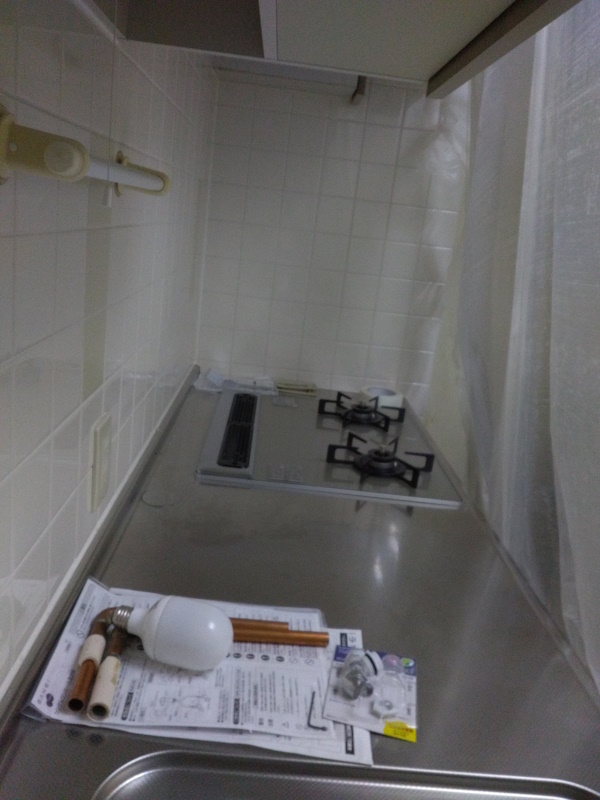 3施工中ガスコンロ交換