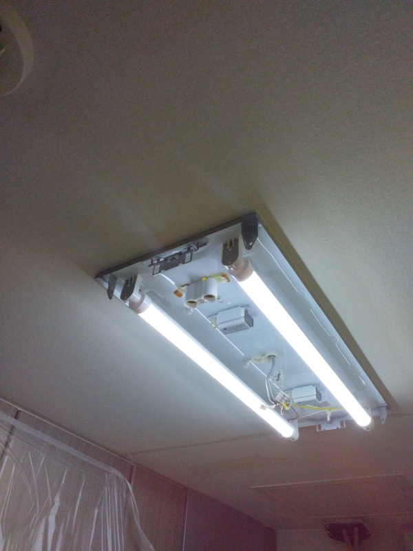 8施工後キッチンライト