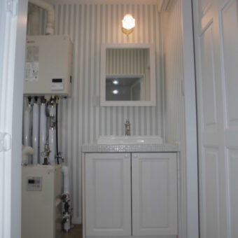 WOOD ONE『無垢の木の洗面台』でフレンチカントリー風の洗面空間を演出!江別市戸建