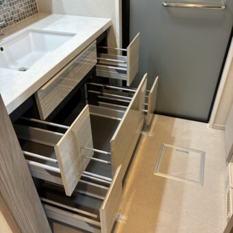 洗面化粧台ベースキャビネット引出しオーダー製作で、使いやすいカタチへリフォーム!札幌市マンション
