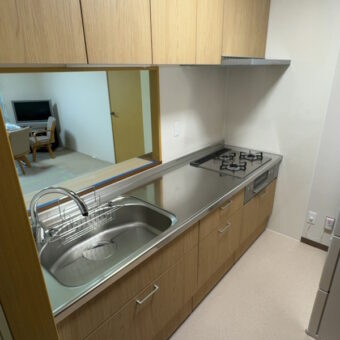 木の温もりと清潔感が調和のとれた、居心地のよいキッチンLIXIL『シエラS』で過ごす毎日!恵庭市マンション