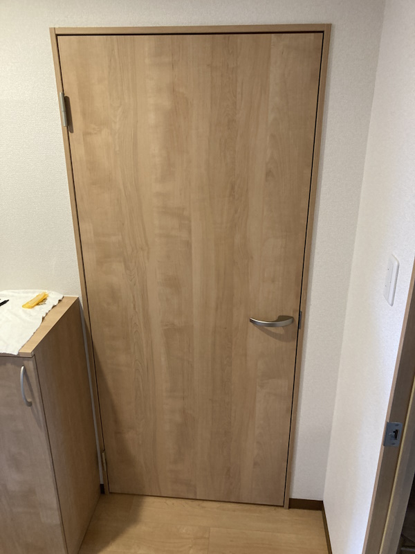 5施工後玄関廊下ドア