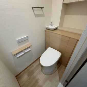 TOTO『レストパル』で配管やタンクをスマートに隠した、お掃除しやすい広々トイレへ!札幌市マンション