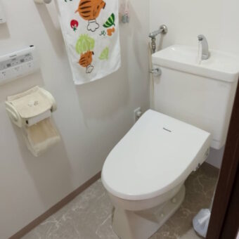 トイレの内装リフォーム（クッションフロア・壁／天井クロス）でリフレッシュ！札幌市マンション
