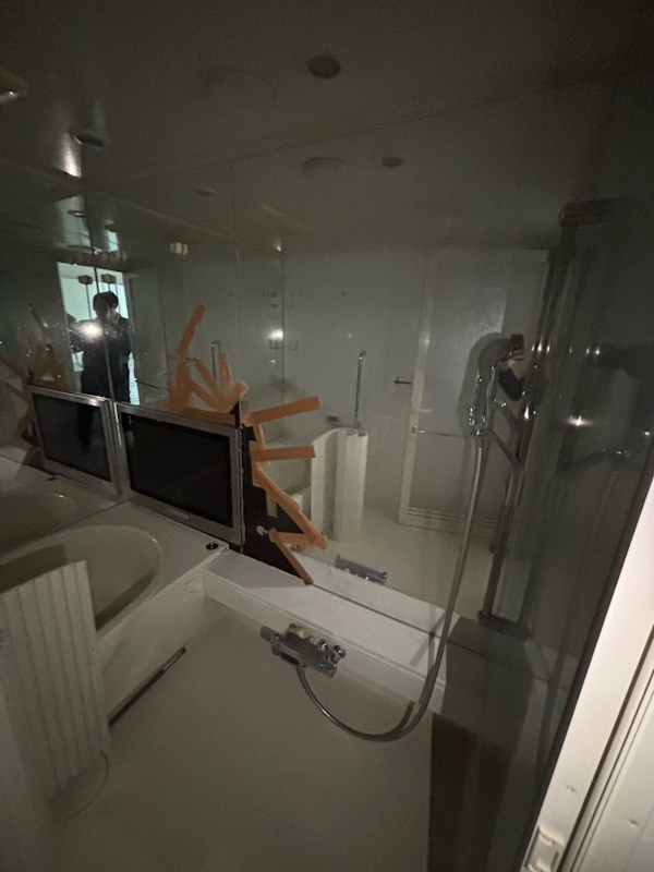 1施工前浴室ミラー